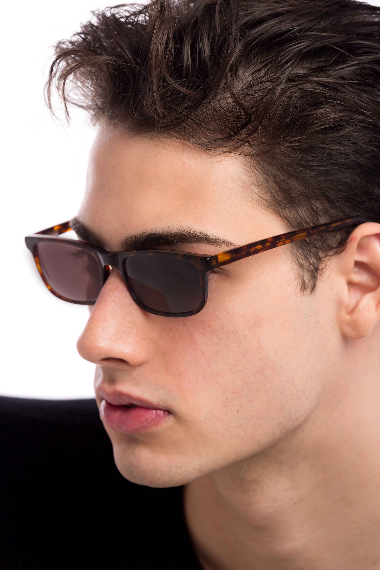 Man Wearing Tortoise Shell Sunglasses Prescription (Brown)